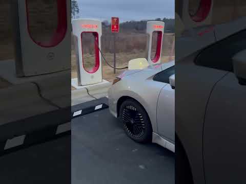 2023 Nissan Leaf SV+ using Tesla Charger #tesla #nissanleaf #nissan #starbucks #electric #lectron